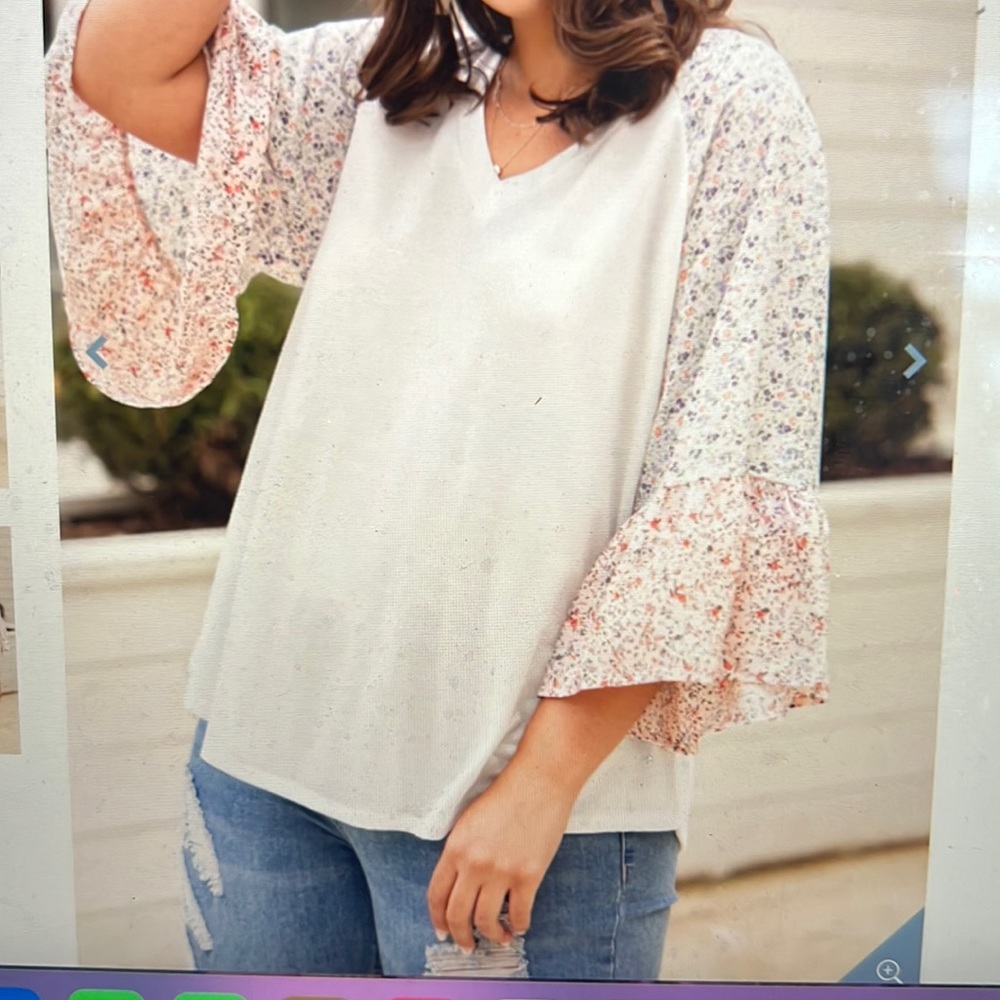 Chic Soul laughing in the rain top